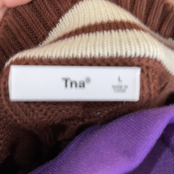 Aritzia sweater - Picture 3 of 5